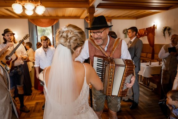 BayernLive mitten unter den Gästen beim Empfang